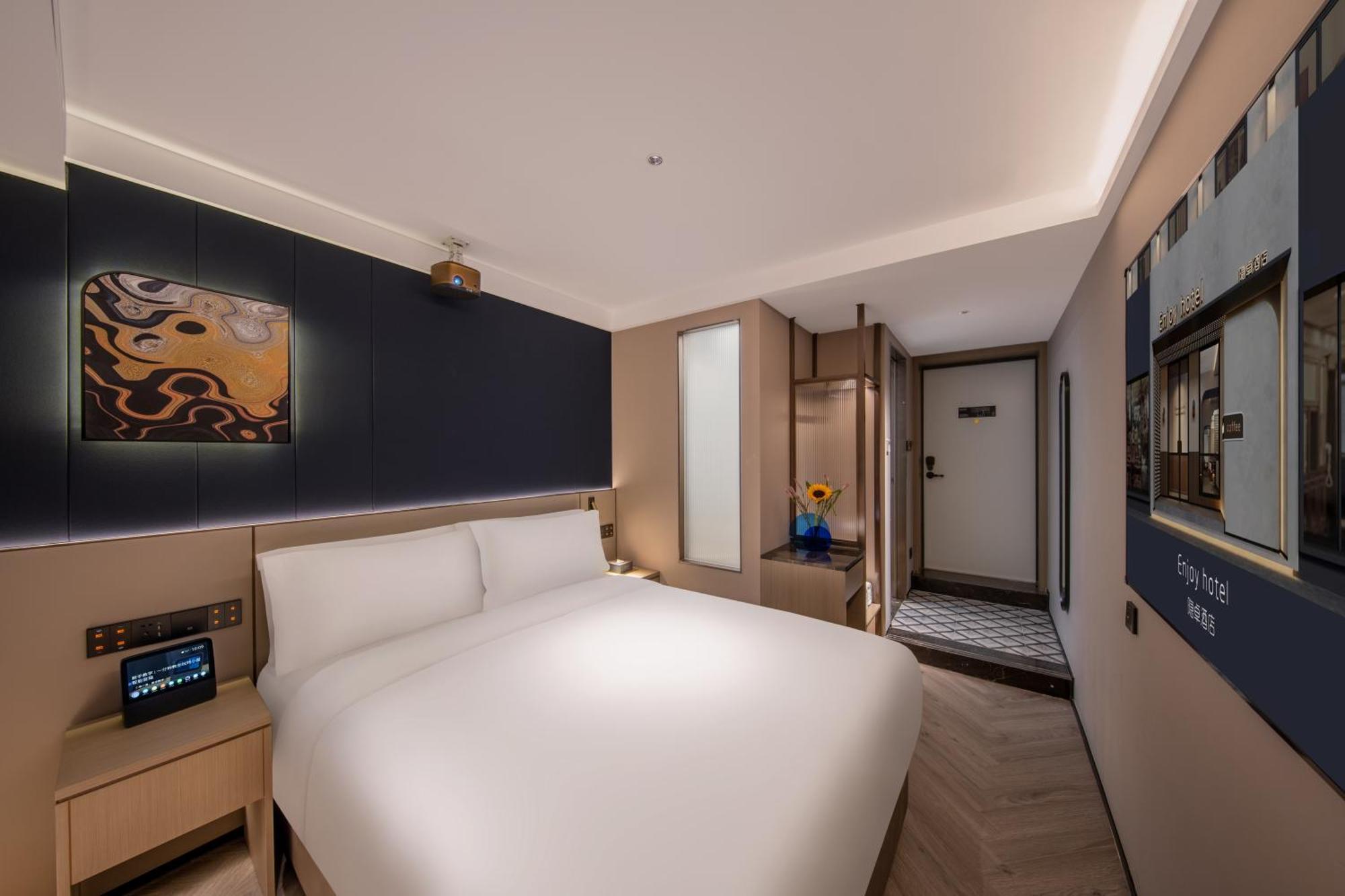 Enjoy - Provide Free Late Night Supplies,free Fruit,water And Free Breakfast Coffee,near Embassies,agricultural Exhibition Hall,sanlitun,metro Line 10 Tuanjiehu,cbd,cctv,china Zun Hotel 4*