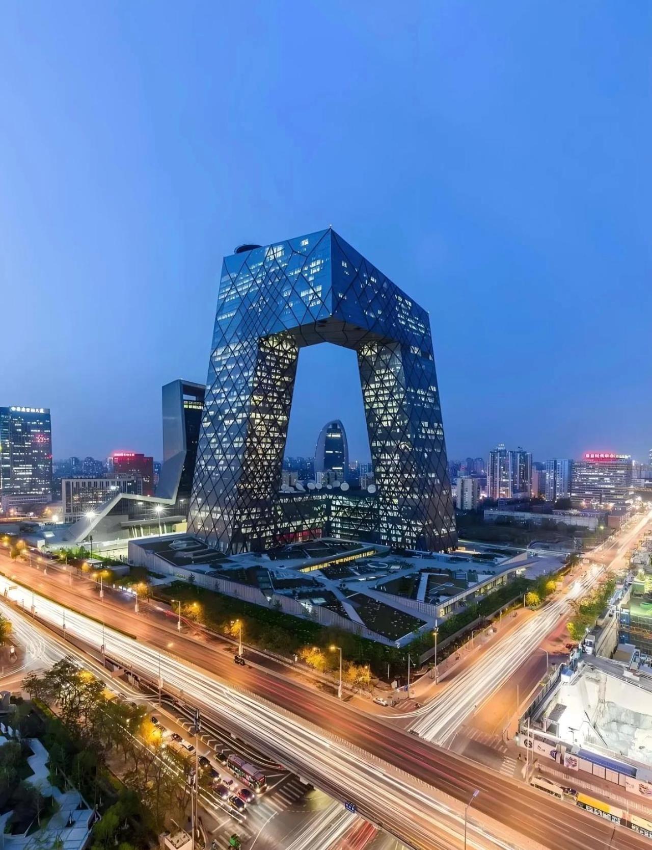 Enjoy - Provide Free Late Night Supplies,free Fruit,water And Free Breakfast Coffee,near Embassies,agricultural Exhibition Hall,sanlitun,metro Line 10 Tuanjiehu,cbd,cctv,china Zun 4*