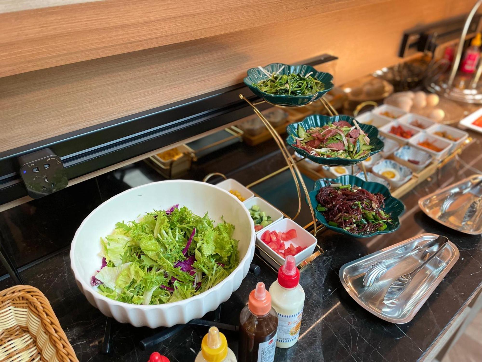 Hotel Enjoy - Provide Free Late Night Supplies,free Fruit,water And Free Breakfast Coffee,near Embassies,agricultural Exhibition Hall,sanlitun,metro Line 10 Tuanjiehu,cbd,cctv,china Zun 4*